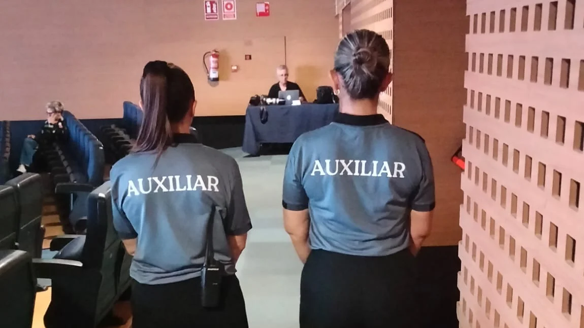 Equipo de auxiliares de Custom Warrior